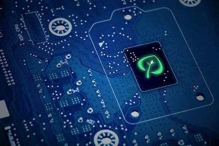 
	首款处理器原型芯片


	2018
